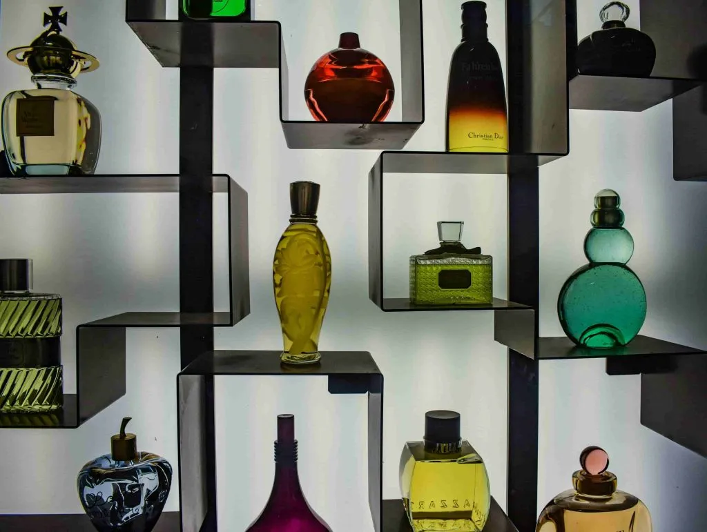 different glass perfume bottles wholesale