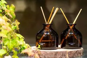 150 ml 5 oz Amber Glas Diffuser Flessen Hervulbare Vintage Riet Diffuser Fles Apothecary Bloem Bud Vazen Decoratieve Fles Diffuser Potten Geuraccessoires voor Thuis en Kantoor (Vierkant