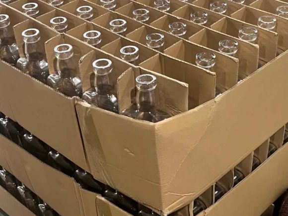 grid packaging for glass liquor bottles