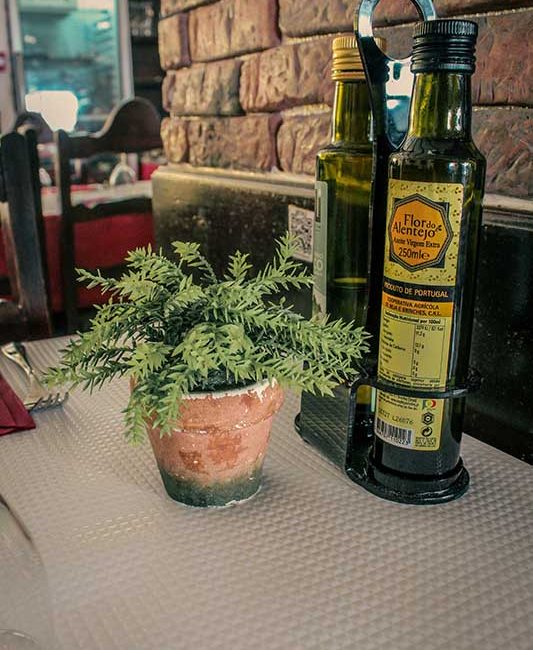 olive oil bottles in bulk